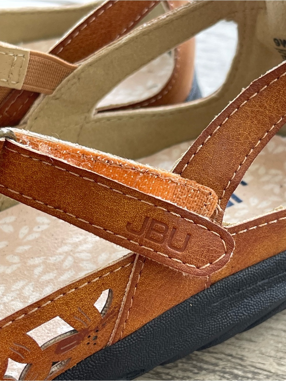 JBU Women's Bellevue Encore Tan Slingback Mary Jane Shoes Size 9 Wide - Picture 3 of 6
